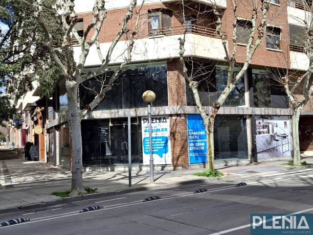 Local comercial en Alquiler en De Martínez De Velasco, 10 en San José