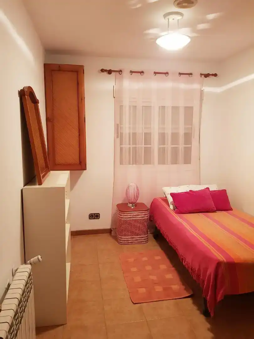 Dormitori de Casa adosada per a compartir en Paracuellos de Jarama amb Moblat, Forn i Rentadora