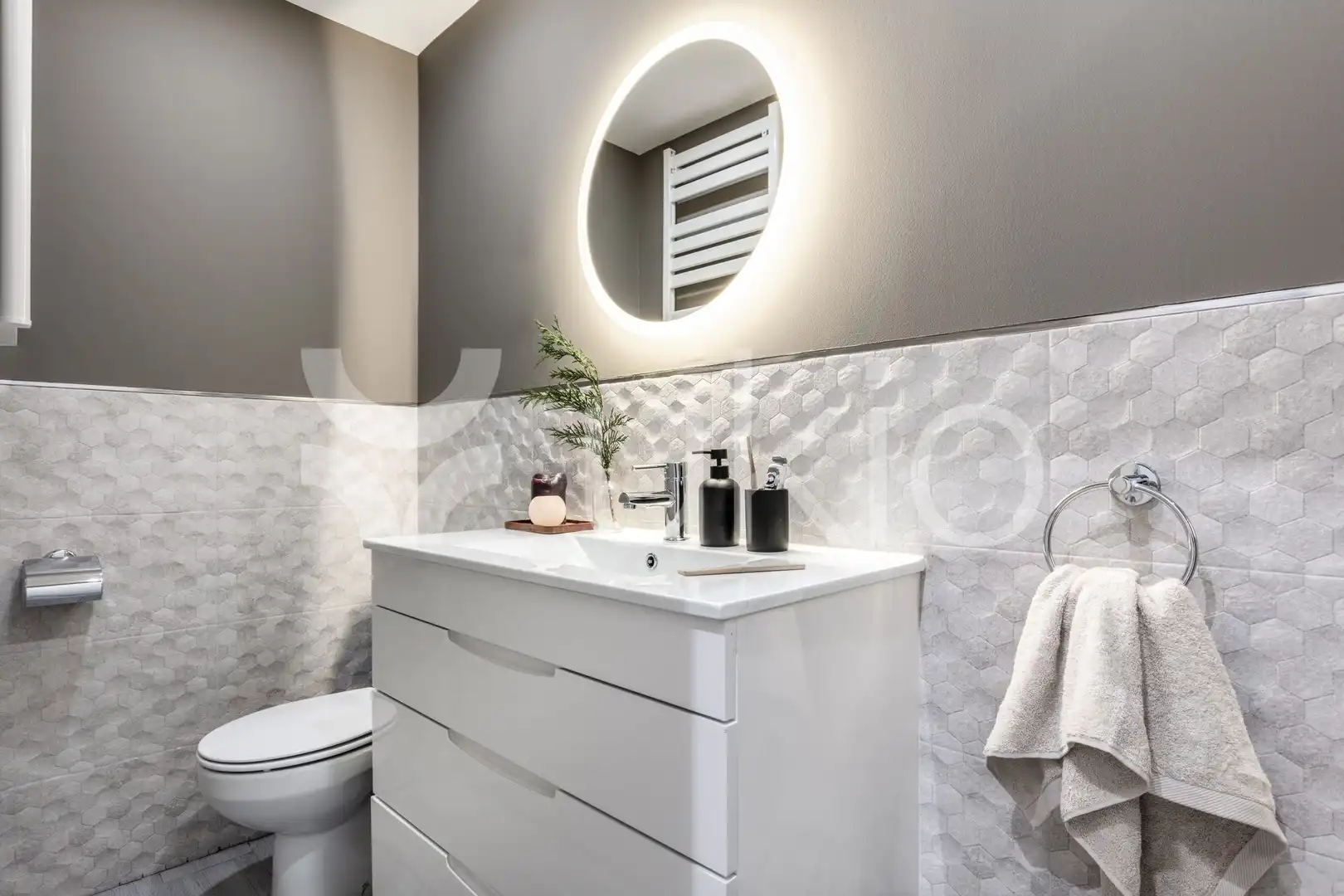 Bany de Apartament de lloguer en Madrid amb Aire condicionat, Calefacció i Moblat