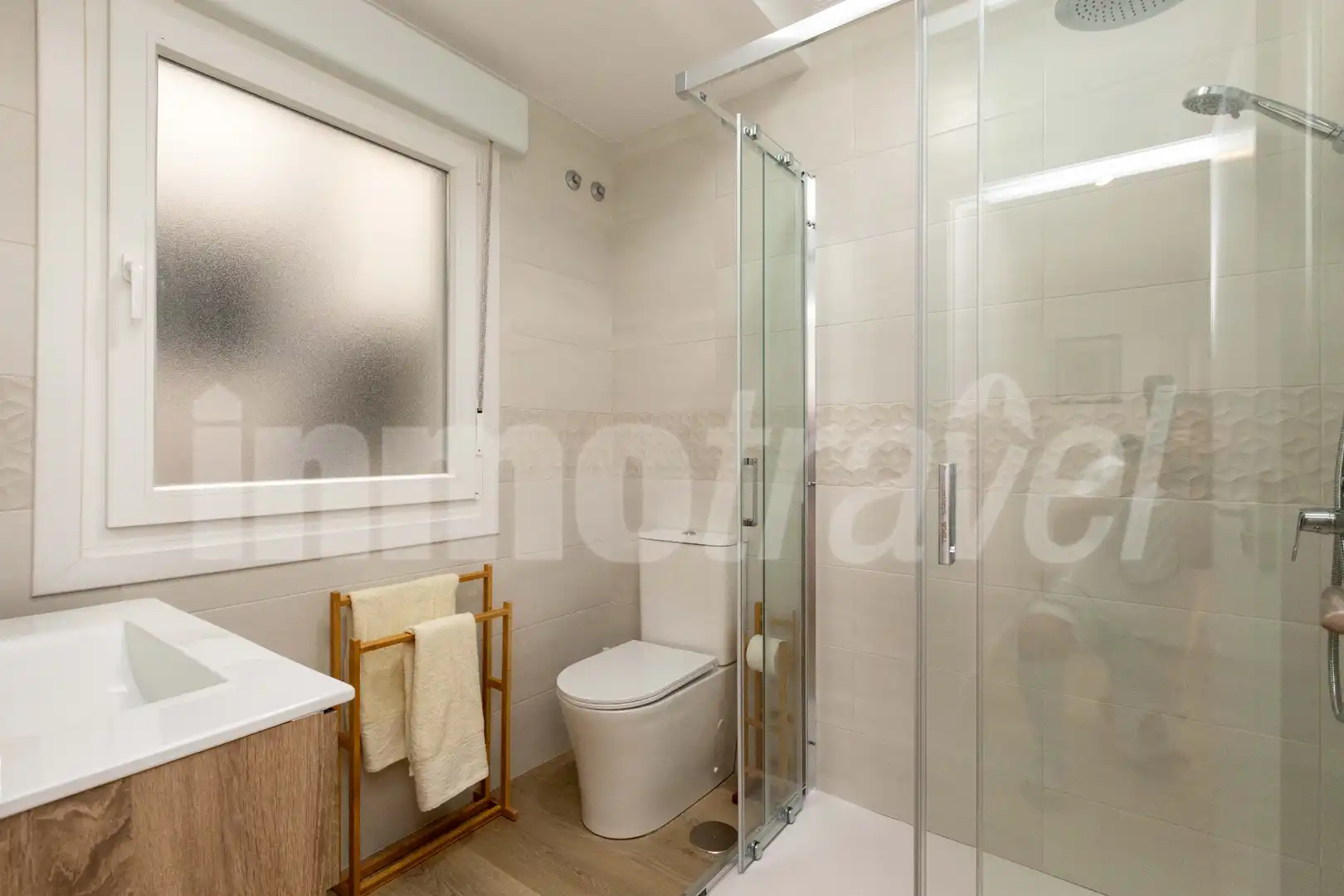 Bathroom of Flat for rent in Sanxenxo  with Heating, Parquet flooring and Furnished