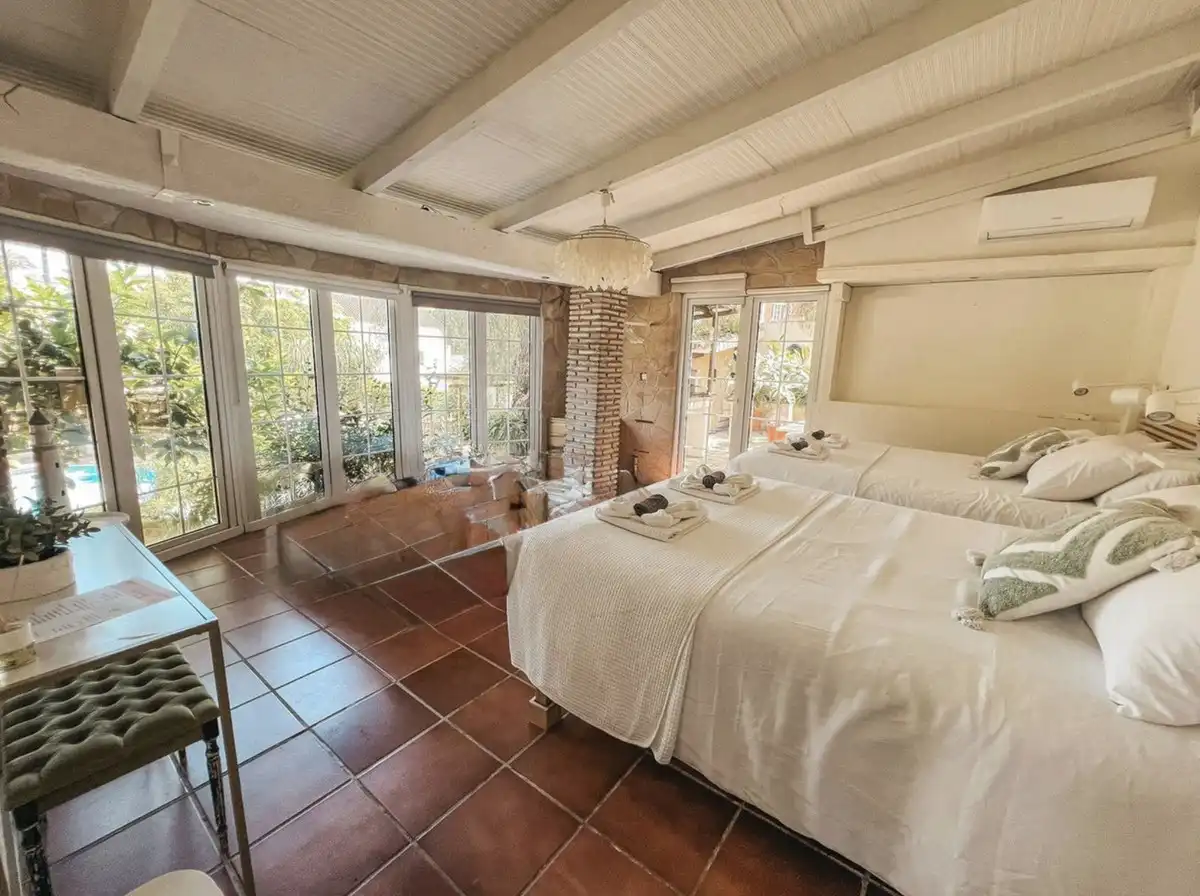 Villa mit Pool zum Verkauf in Nueva Andalucía, imagen 5
