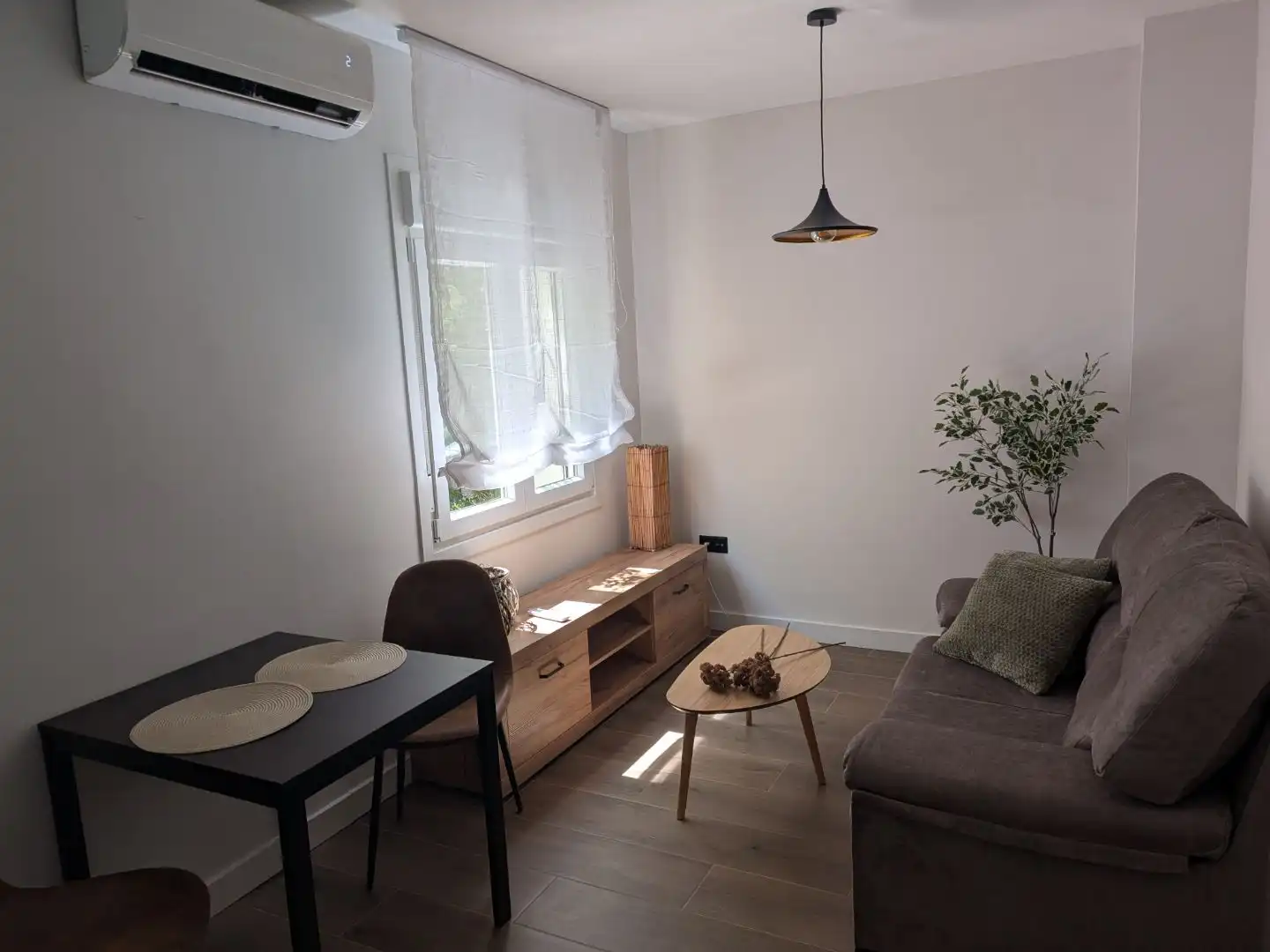 Appartement compact à louer à Avenida Santa Marina 10
