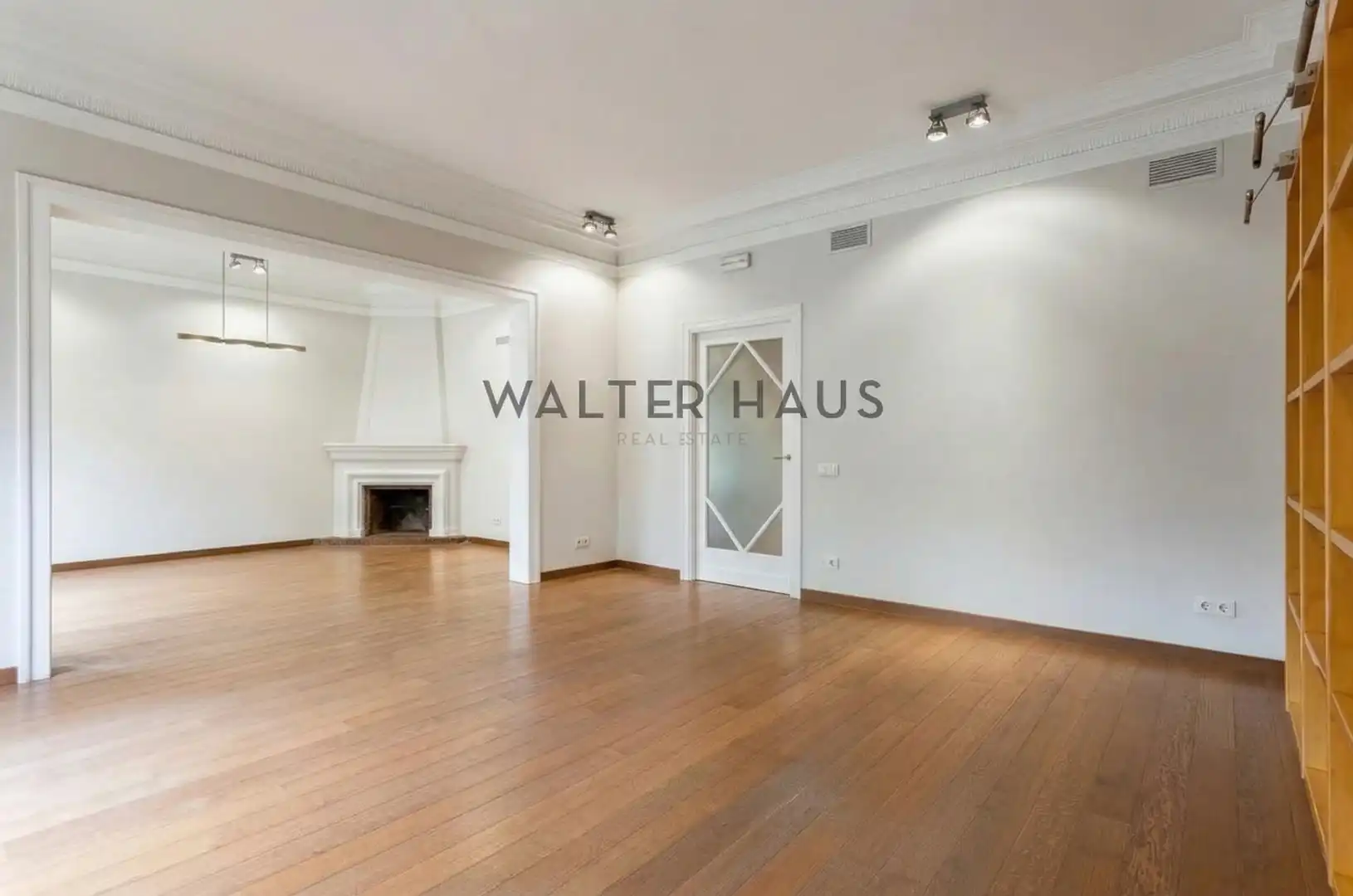 Sala d'estar de Pis en venda en  Barcelona Capital amb Aire condicionat i Balcó