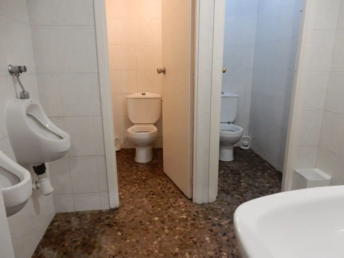 Bany de Local en venda en Rubí amb Aire condicionat, Calefacció i Terrassa