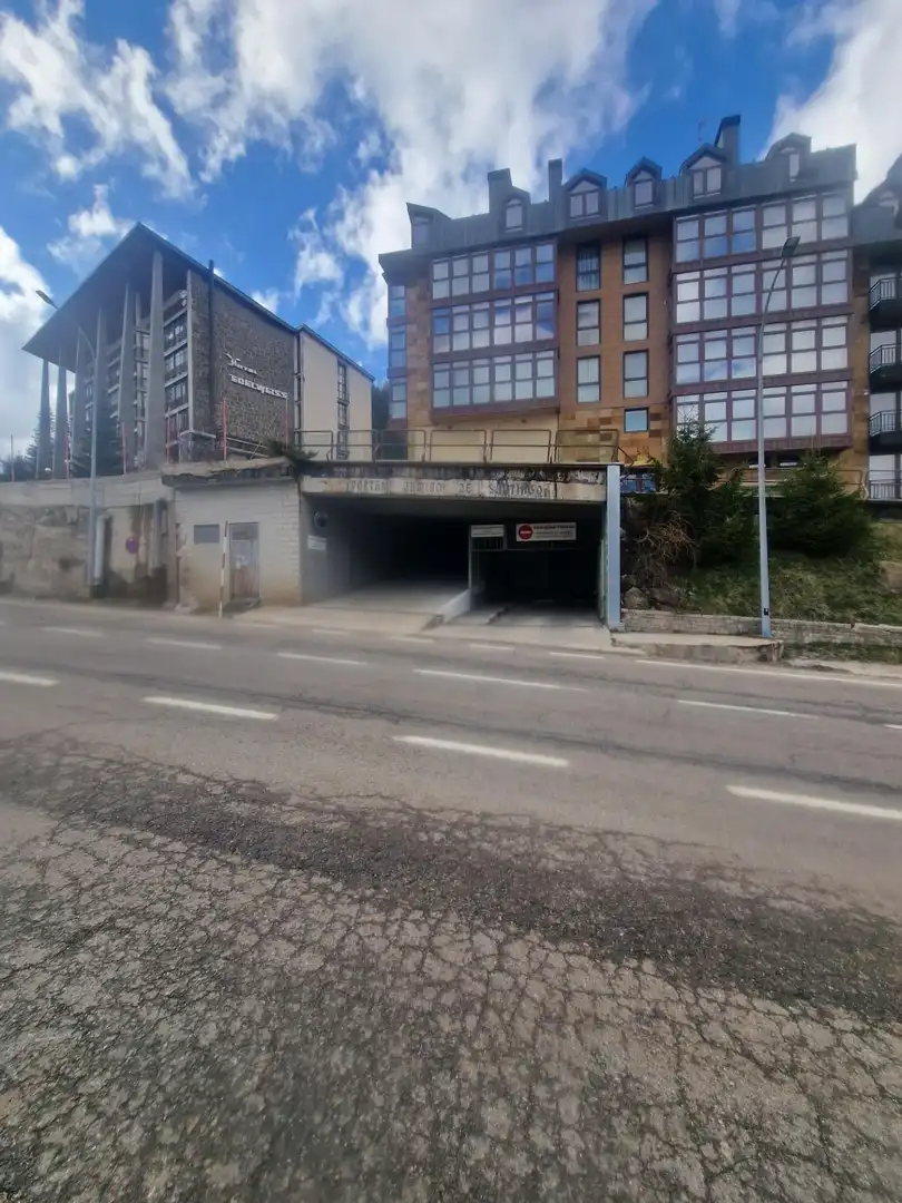 Garage for sale in Calle UNICA AG CANDANCHU, 4, Aisa