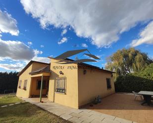 Vista exterior de Casa o xalet en venda en Monterrubio de Armuña amb Calefacció, Terrassa i Traster