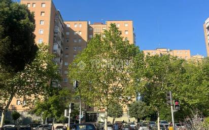 Vista exterior de Pis en venda en  Madrid Capital amb Calefacció i Parquet