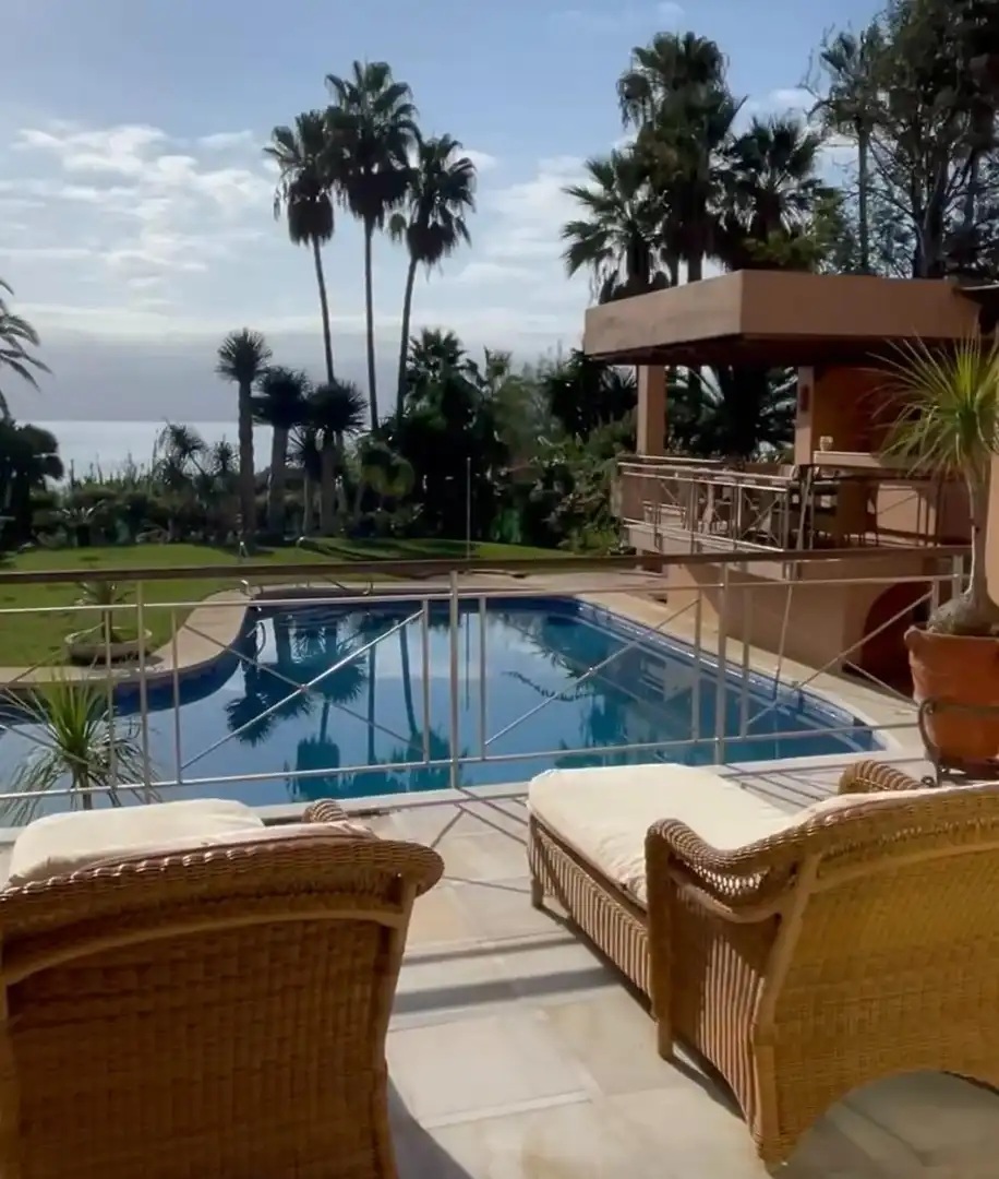 Piscina de Casa o xalet en venda en Estepona amb Aire condicionat, Terrassa i Traster