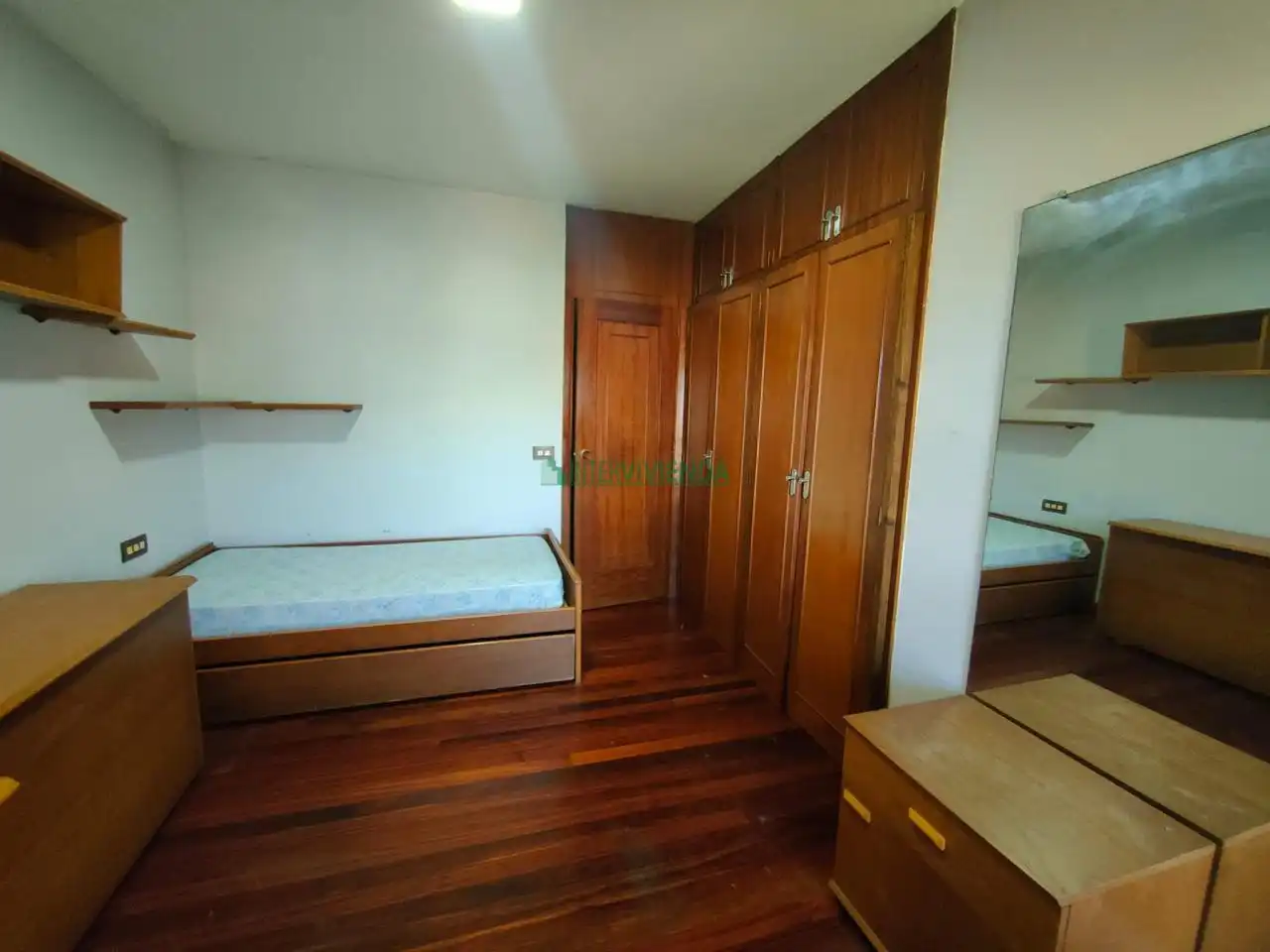 Habitación de Casa o chalet en venta en Vigo  con Calefacción, Jardín privado y Terraza