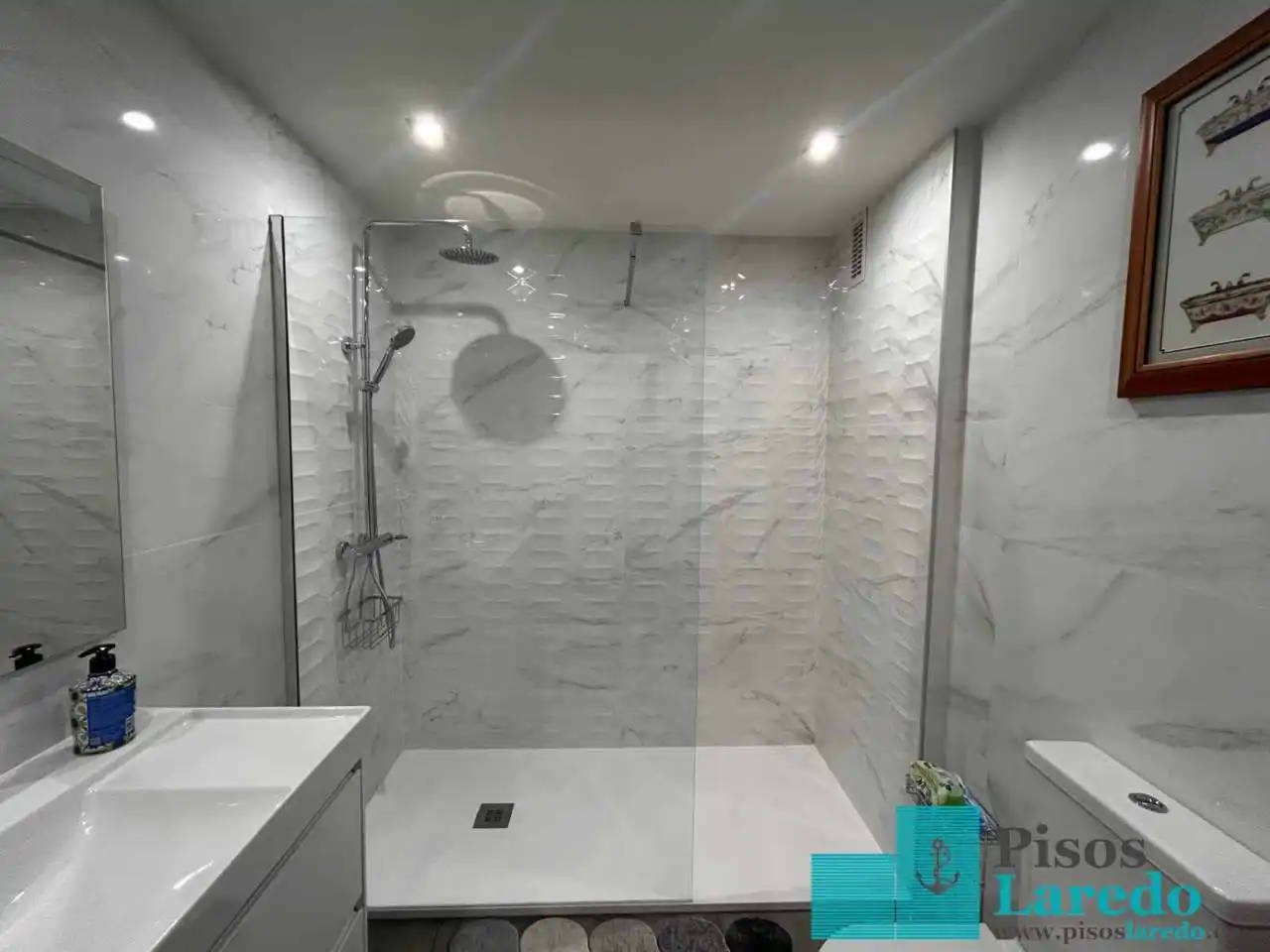Bathroom of Flat for rent in Laredo  with Heating, Terrace and Furnished