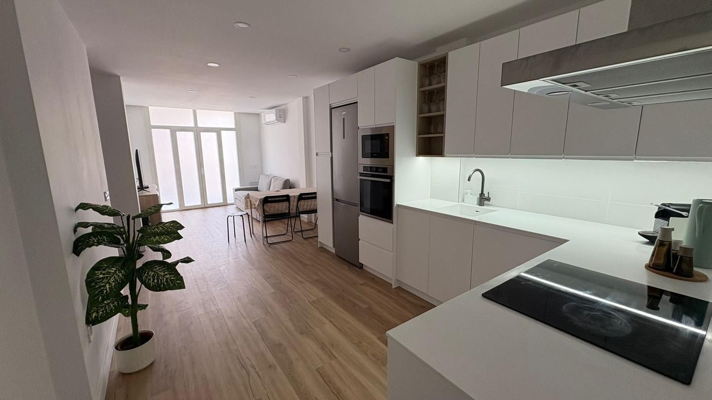 Cuina de Apartament de lloguer en  Santa Cruz de Tenerife Capital amb Aire condicionat, Moblat i Balcó