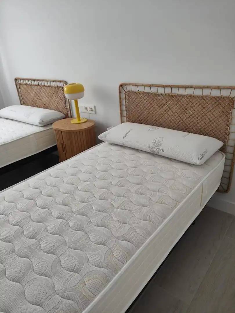 Habitación de Apartamento de alquiler en Estepona con Aire acondicionado, Calefacción y Terraza