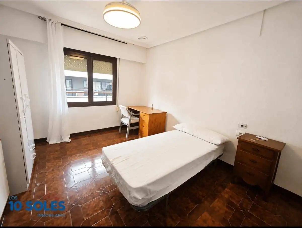 Habitación de Apartamento de alquiler en Orihuela con Amueblado