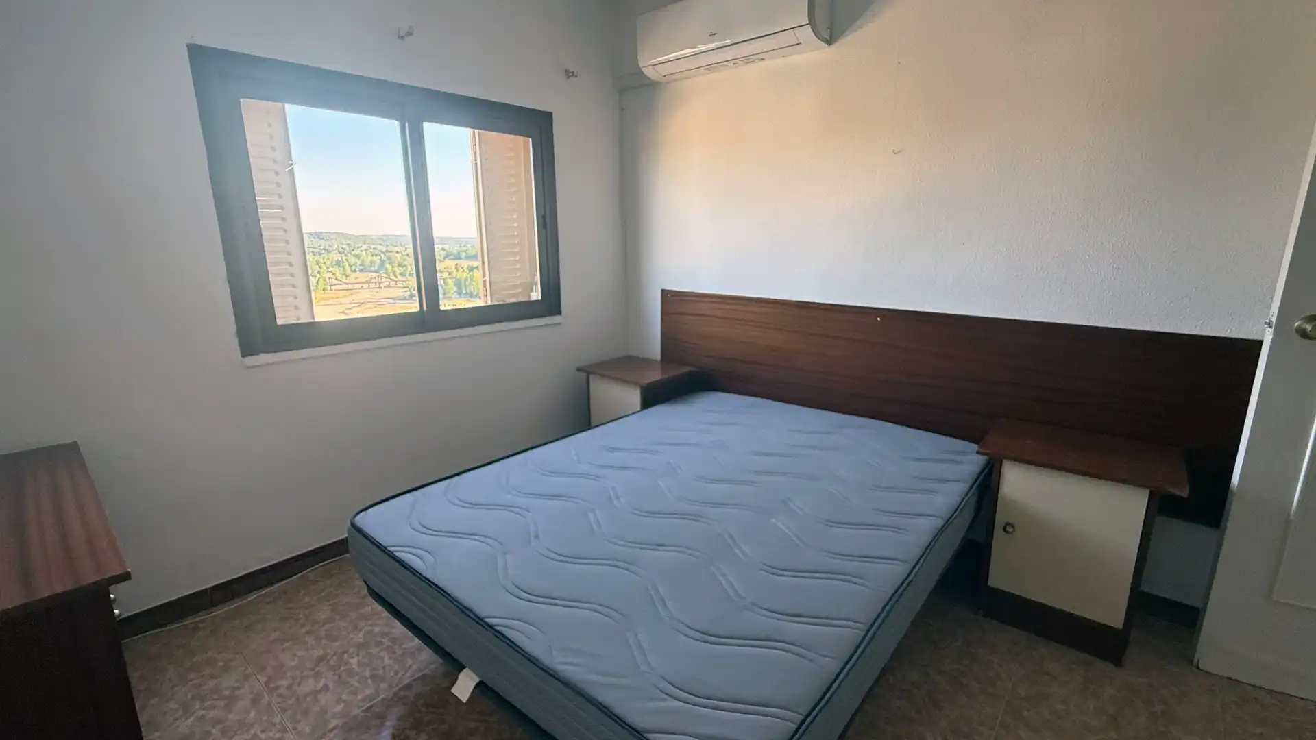Habitación de Piso en venta en Aldea del Fresno con Aire acondicionado, Terraza y Amueblado