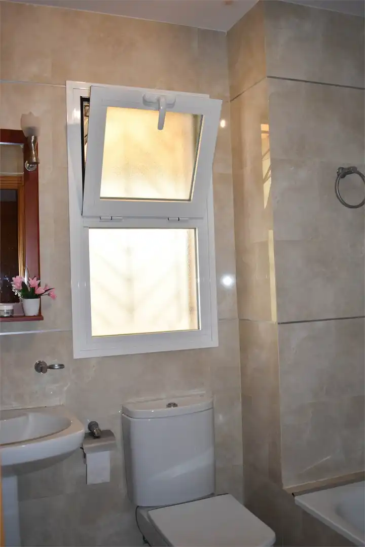 Baño de Planta baja en venta en Vélez-Málaga con Aire acondicionado, Terraza y Piscina comunitaria