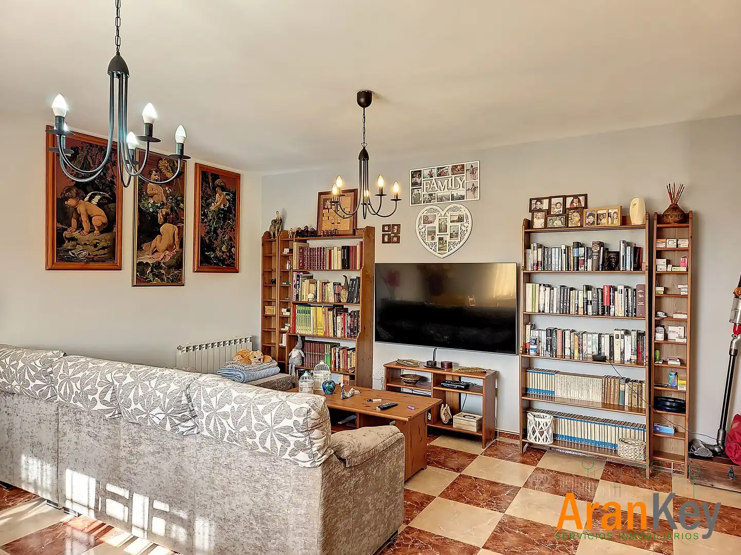 Sala d'estar de Casa o xalet en venda en Colmenar de Oreja amb Aire condicionat, Calefacció i Jardí privat