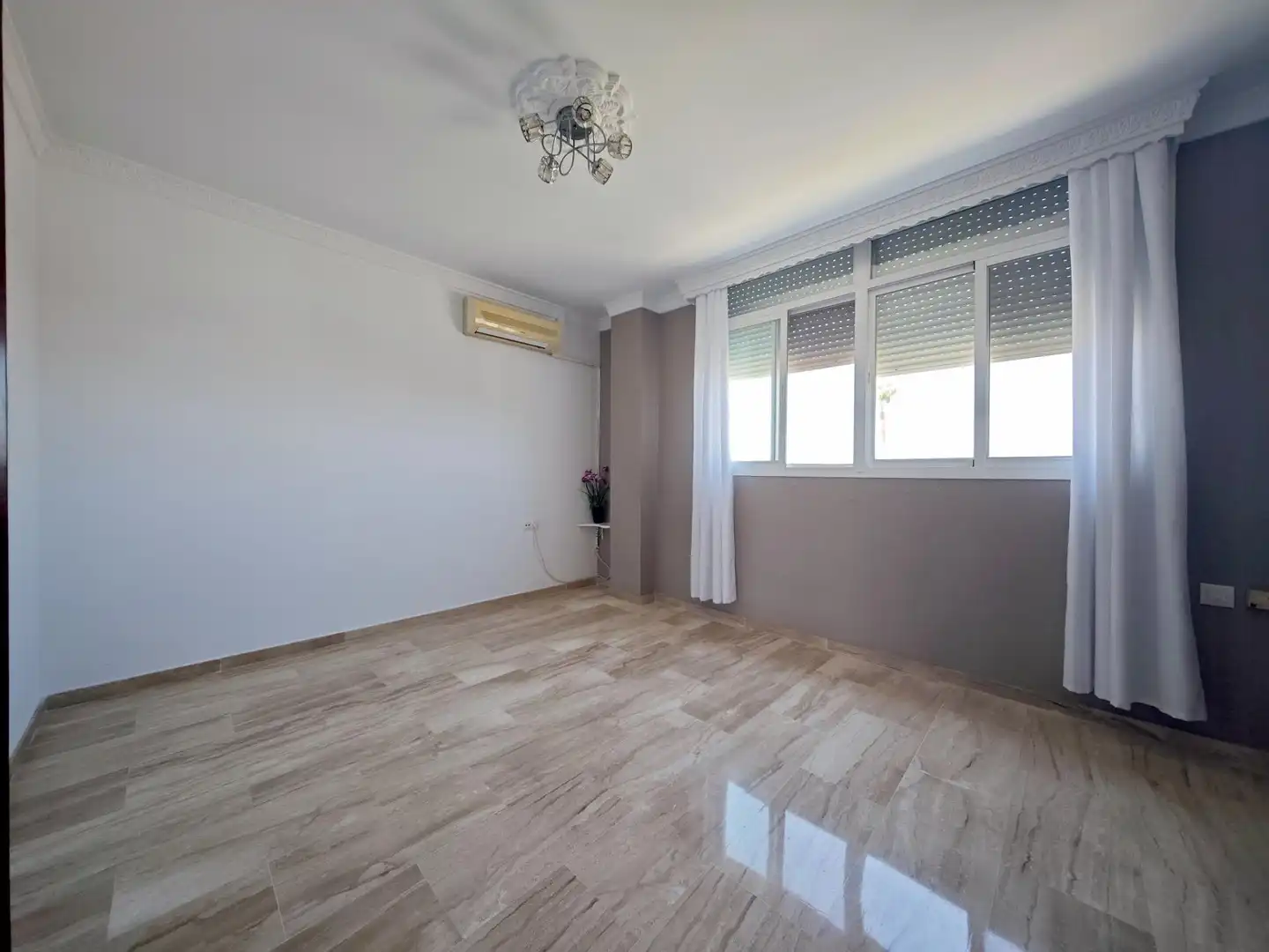 Habitación de Piso en venta en Chiclana de la Frontera con Aire acondicionado y Terraza