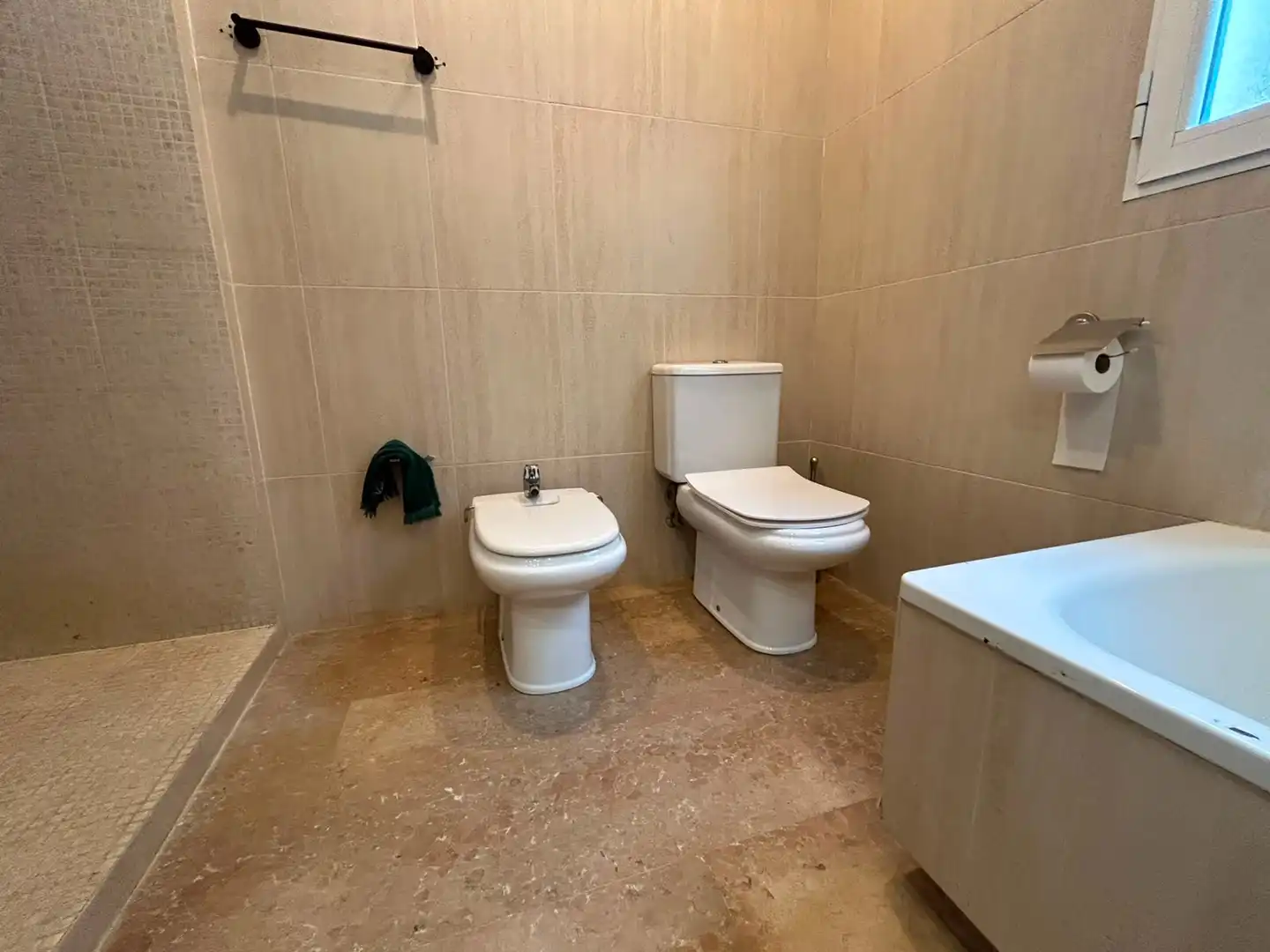 Bany de Casa o xalet en venda en Paterna amb Aire condicionat, Calefacció i Jardí privat