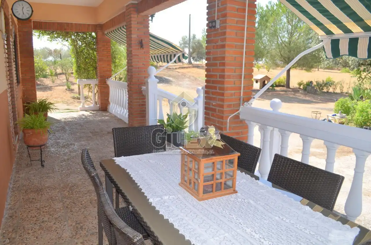 Terraza de Casa o chalet en venta en Arroyo de la Luz con Calefacción, Jardín privado y Amueblado