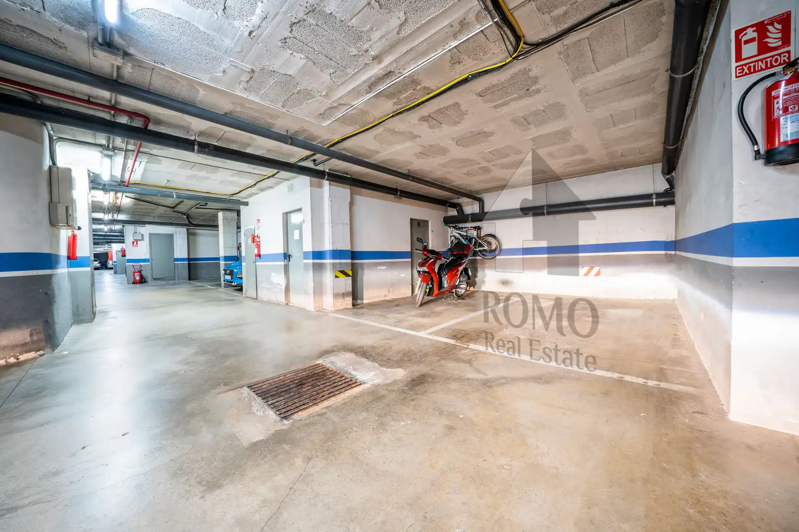 Parking of Flat for sale in Santa Perpètua de Mogoda  with Air Conditioner, Heating and Parquet flooring
