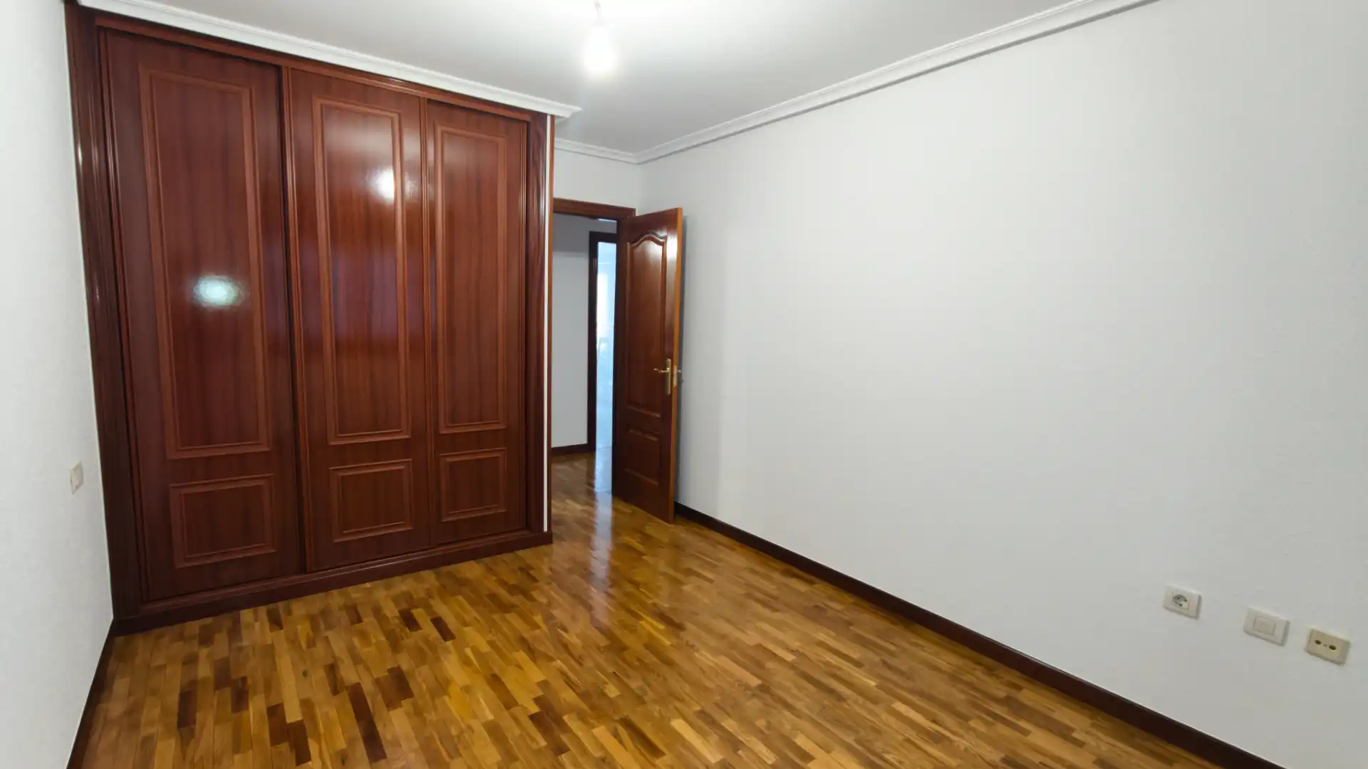 Habitación de Piso en venta en Avilés con Calefacción, Parquet y Trastero