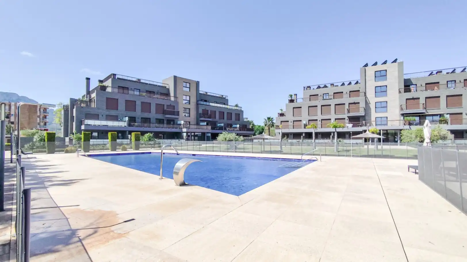 Piscina de Estudio en venta en Dénia con Aire acondicionado, Calefacción y Jardín privado