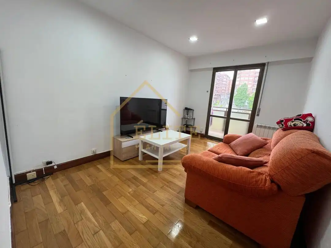 Sala de estar de Piso en venta en Santurtzi  con Calefacción, Trastero y Balcón
