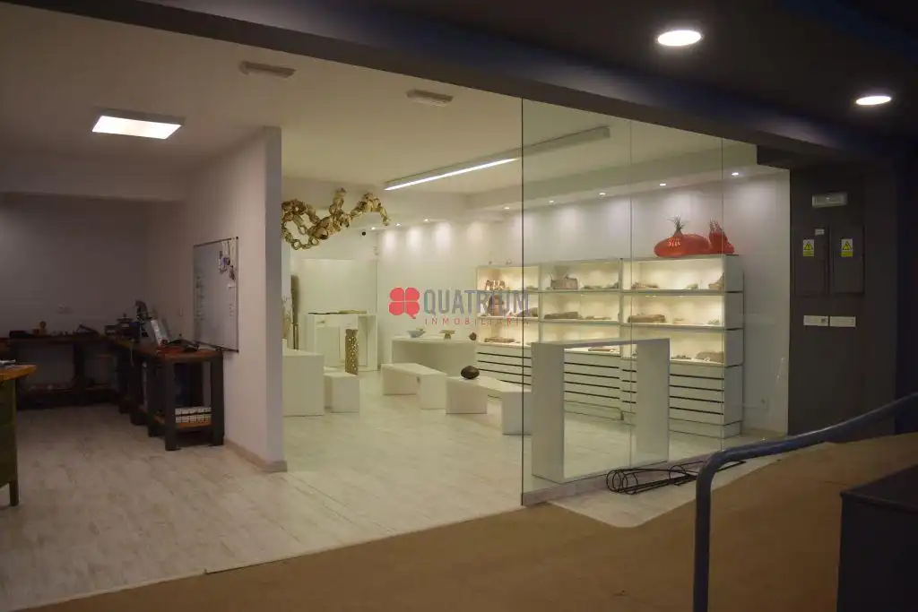 Local comercial de lloguer a Rúa De Alfredo Brañas