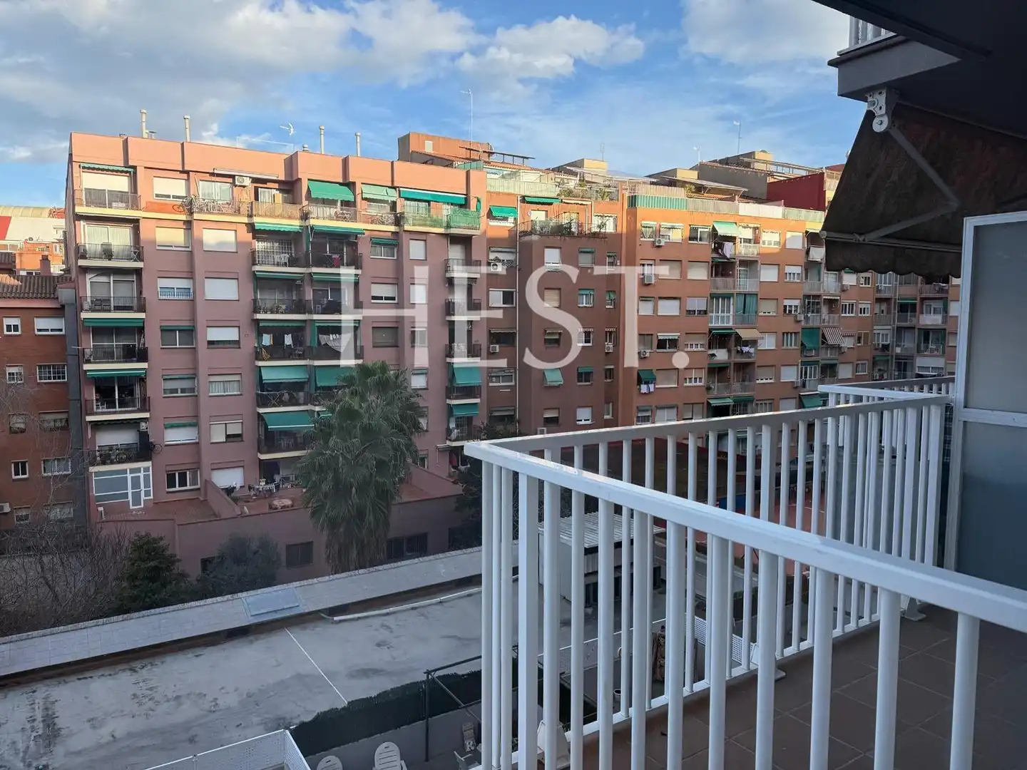 Vista exterior de Piso en venta en Barcelona con Calefacción
