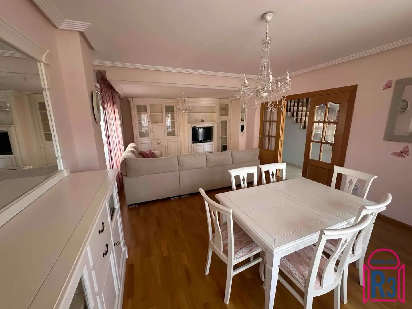 Comedor de Casa adosada en venta en Villaquilambre con Calefacción, Piscina y Amueblado