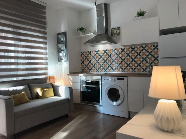 Cuina de Estudi de lloguer en Torrevieja amb Aire condicionat, Calefacció i Moblat