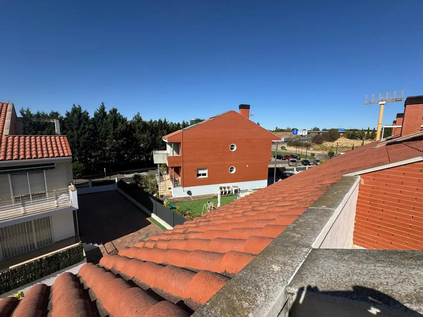 Vista exterior de Casa adosada en venta en Arroyo de la Encomienda con Calefacción, Terraza y Trastero