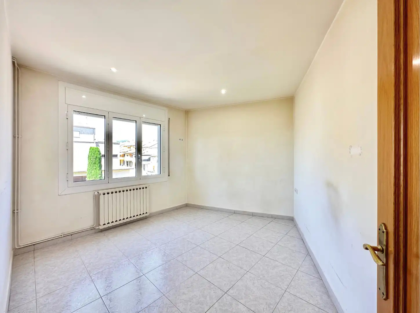 Wohnung zum Verkauf in Torelló mit Heizung, Terrasse und Ofen