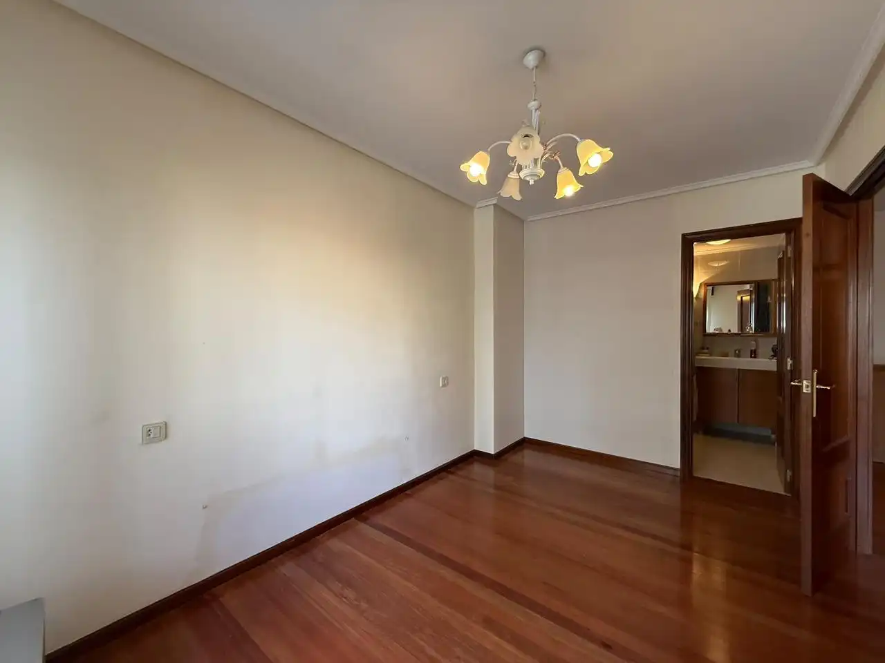 Comedor de Piso en venta en Castro-Urdiales con Calefacción, Parquet y Terraza
