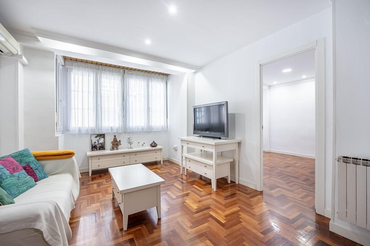 Sala d'estar de Pis en venda en  Granada Capital amb Aire condicionat, Calefacció i Parquet