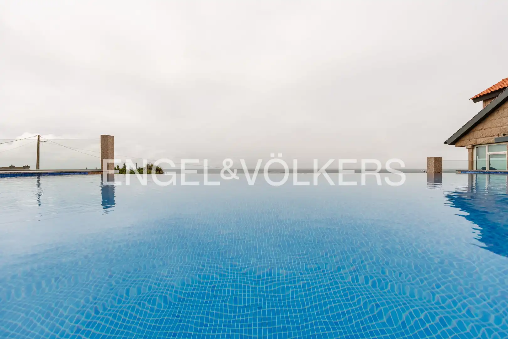 Piscina de Casa o xalet en venda en Oia amb Calefacció, Jardí privat i Parquet