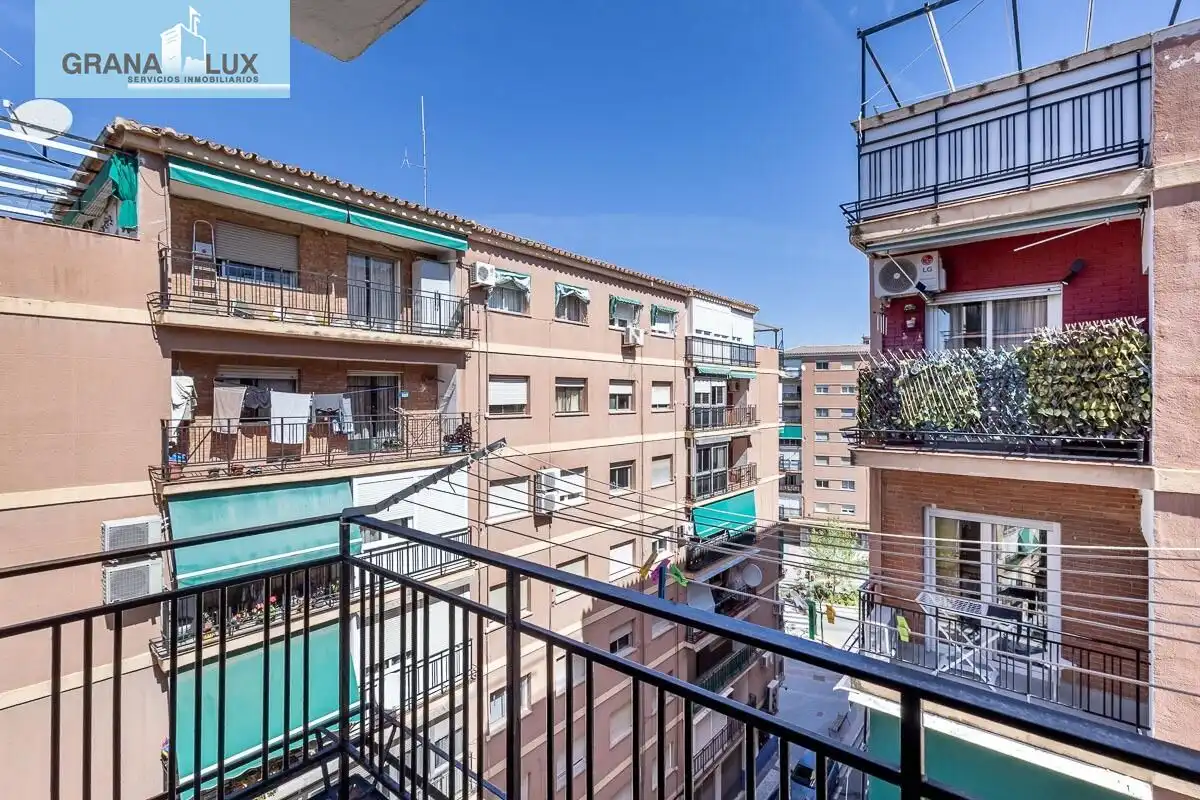 Piso con ascensor en venta en Calle CRUZ DE GRANADA