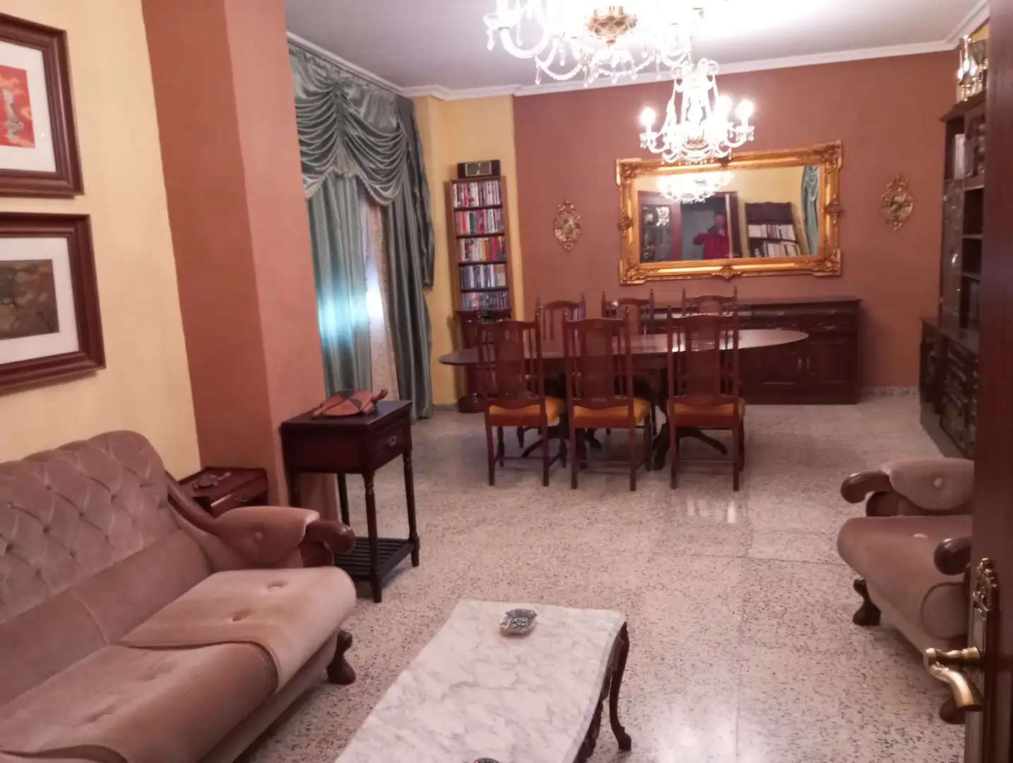 Comedor de Edificio en venta en Baza