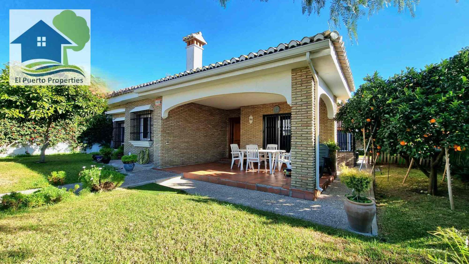 Vista exterior de Casa o xalet en venda en El Puerto de Santa María amb Aire condicionat, Jardí privat i Traster