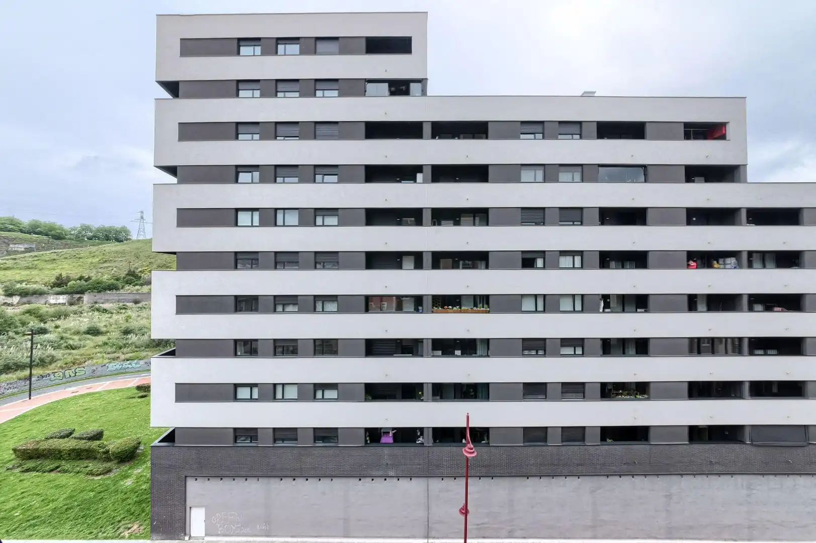 Vista exterior de Pis en venda en Barakaldo  amb Calefacció, Jardí privat i Moblat