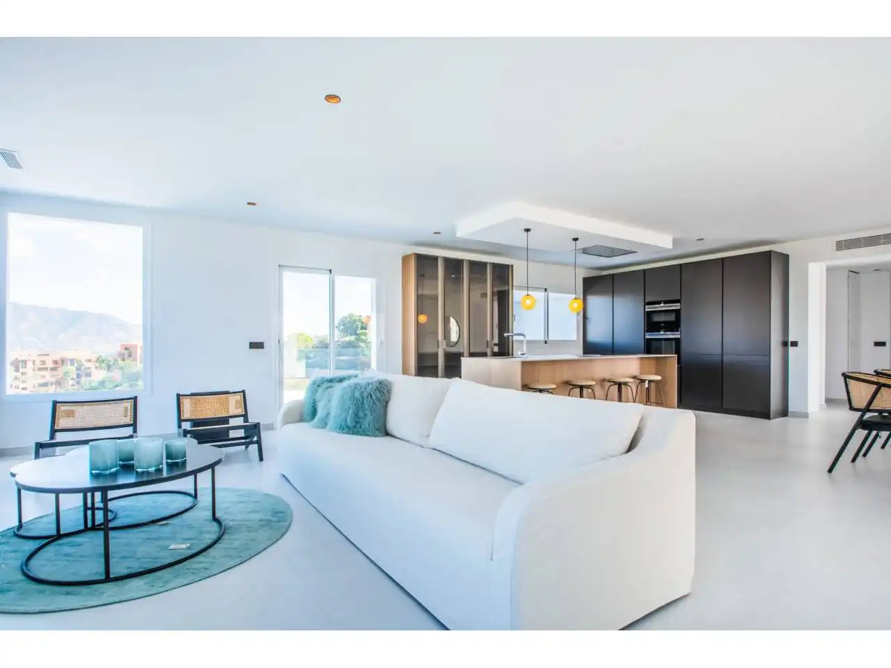 Sala de estar de Casa o chalet en venta en Marbella con Aire acondicionado, Calefacción y Jardín privado
