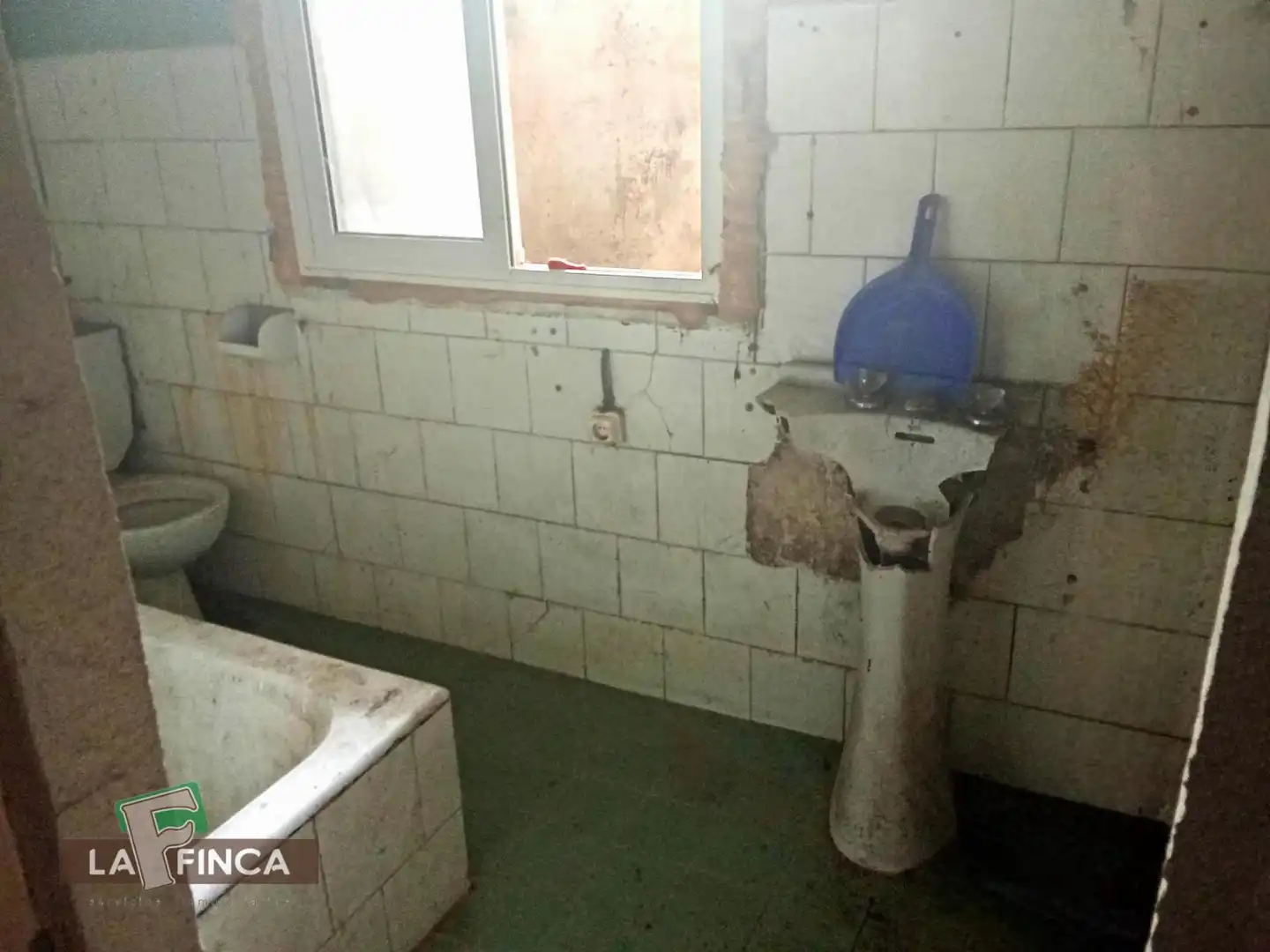 Badezimmer von Wohnung zum Verkauf in Oviedo  mit Abstellraum