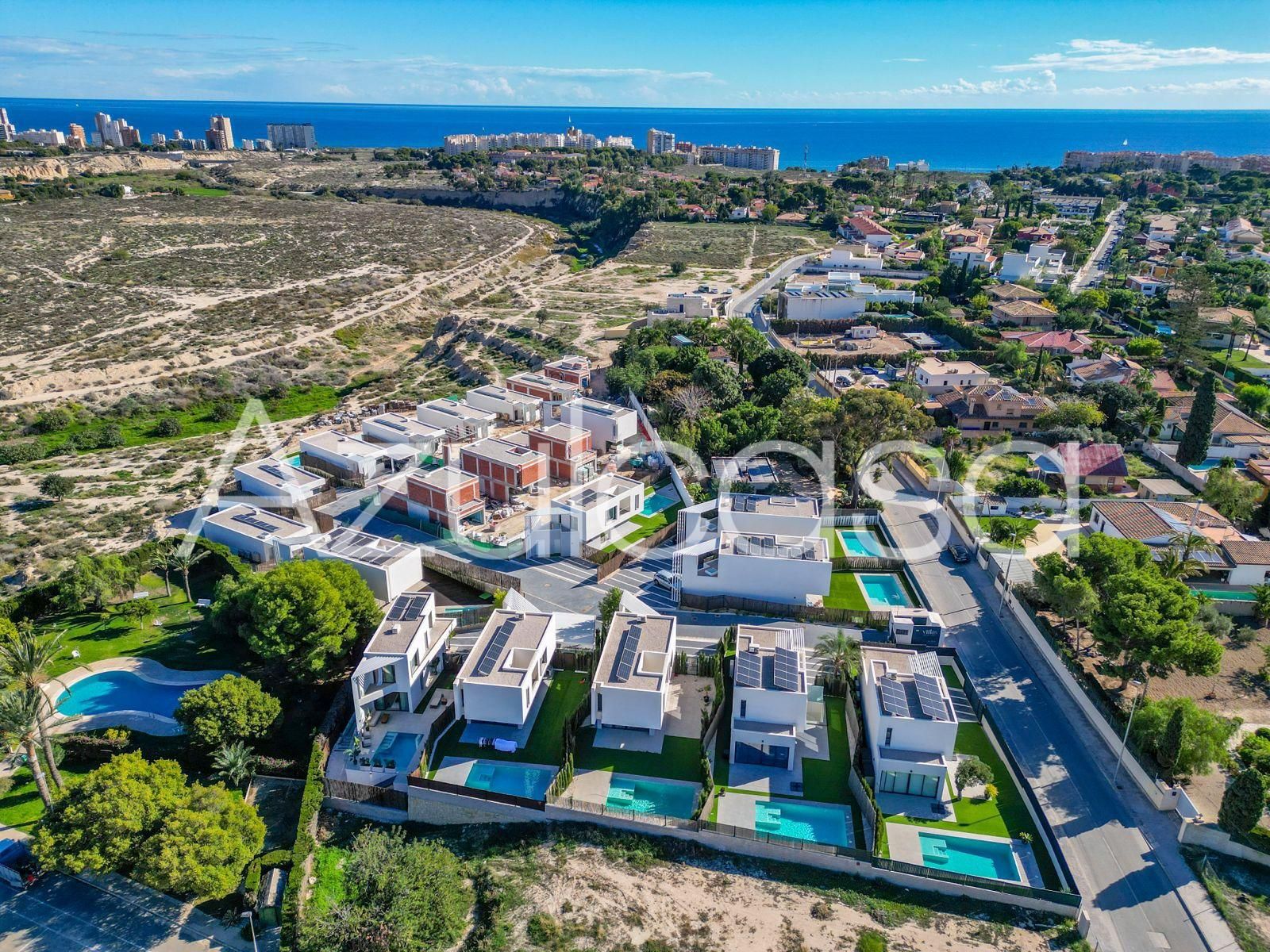 Exterior view of House or chalet for sale in Sant Joan d'Alacant  with Air Conditioner, Private garden and Terrace