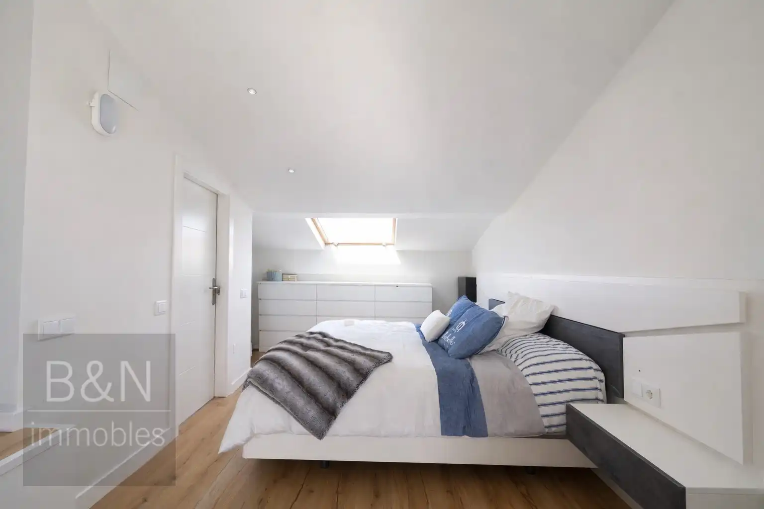 Habitación de Dúplex en venta en Terrassa con Aire acondicionado, Calefacción y Terraza