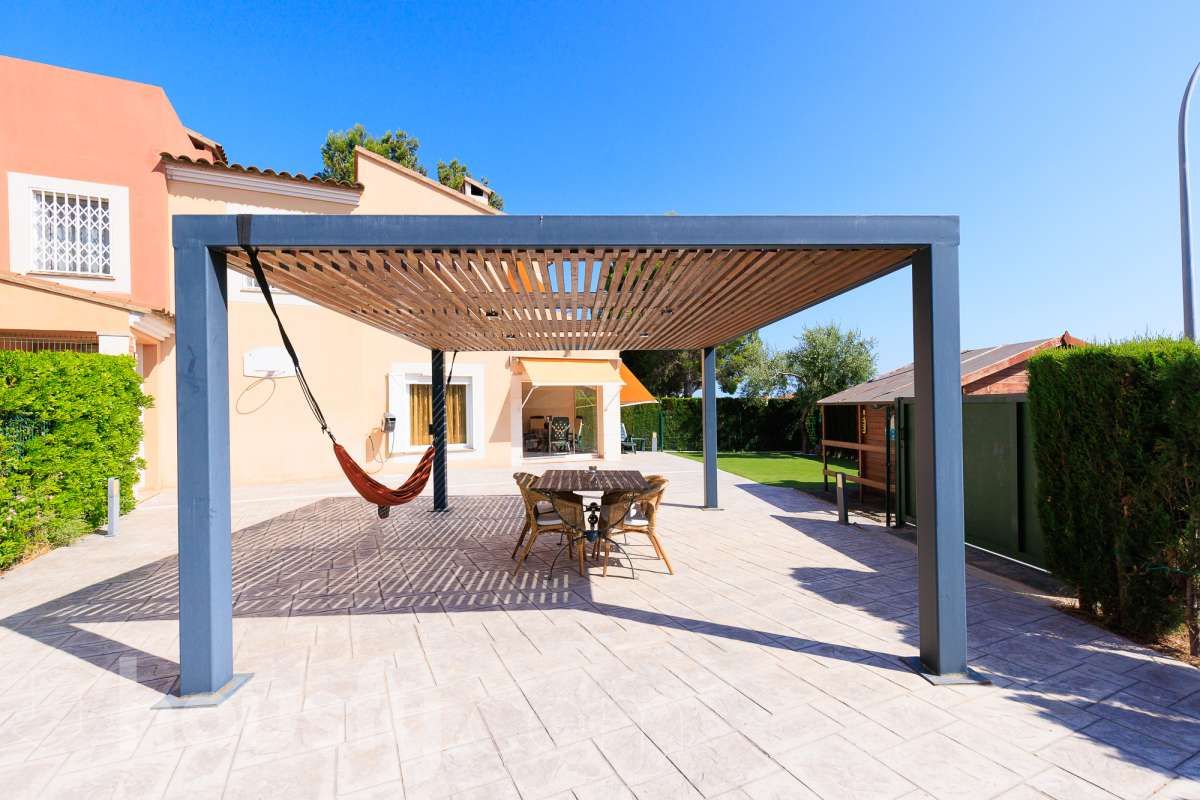 Terrassa de Casa o xalet en venda en Mont-roig del Camp amb Aire condicionat, Calefacció i Jardí privat