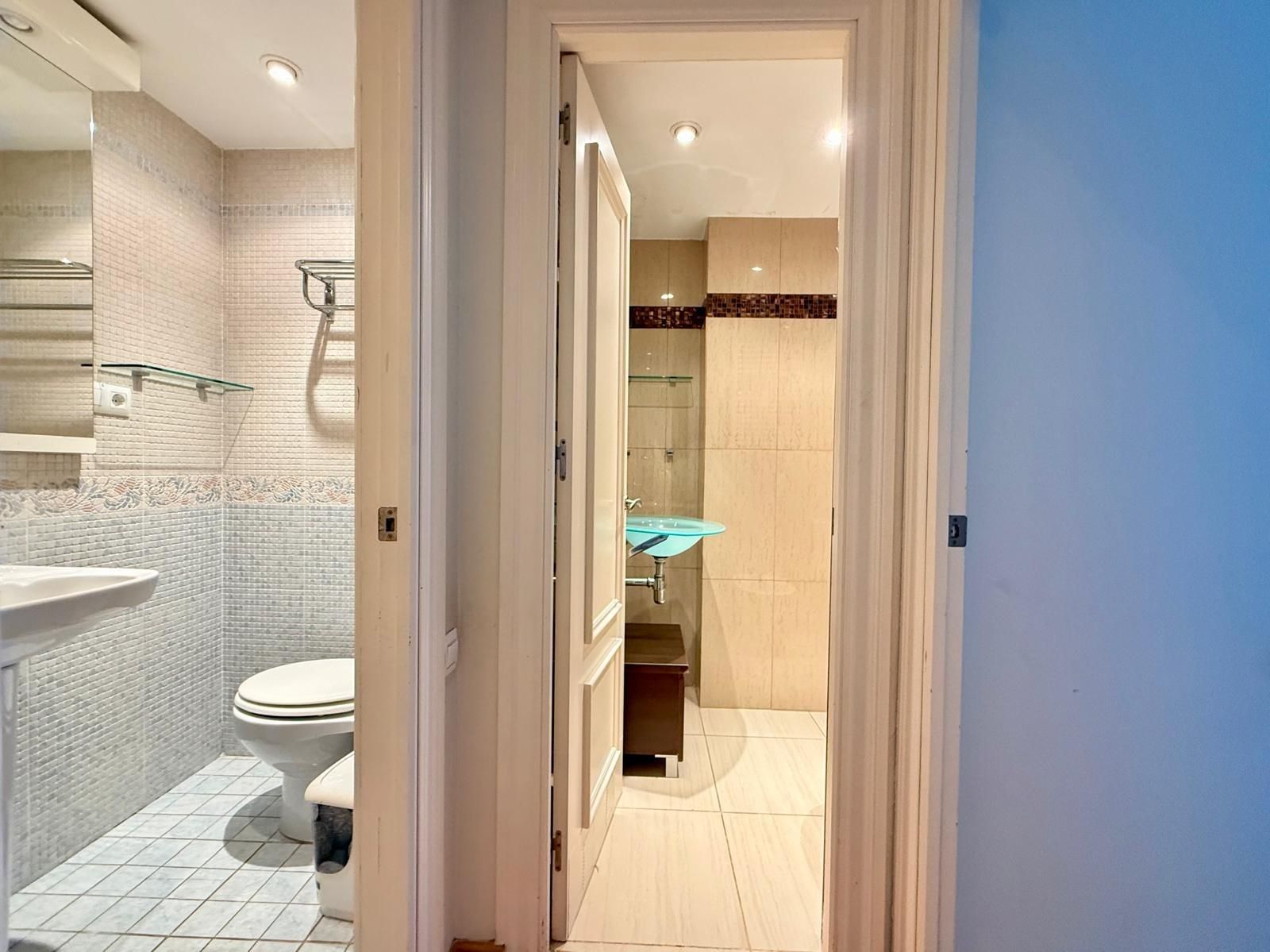 Baño de Piso de alquiler en  Almería Capital con Amueblado