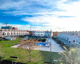 Vista exterior de Casa adosada en venda en  Lleida Capital amb Aire condicionat, Calefacció i Jardí privat