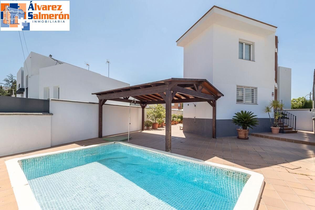 Swimming pool of House or chalet for sale in Huétor Vega  with Air Conditioner, Heating and Private garden