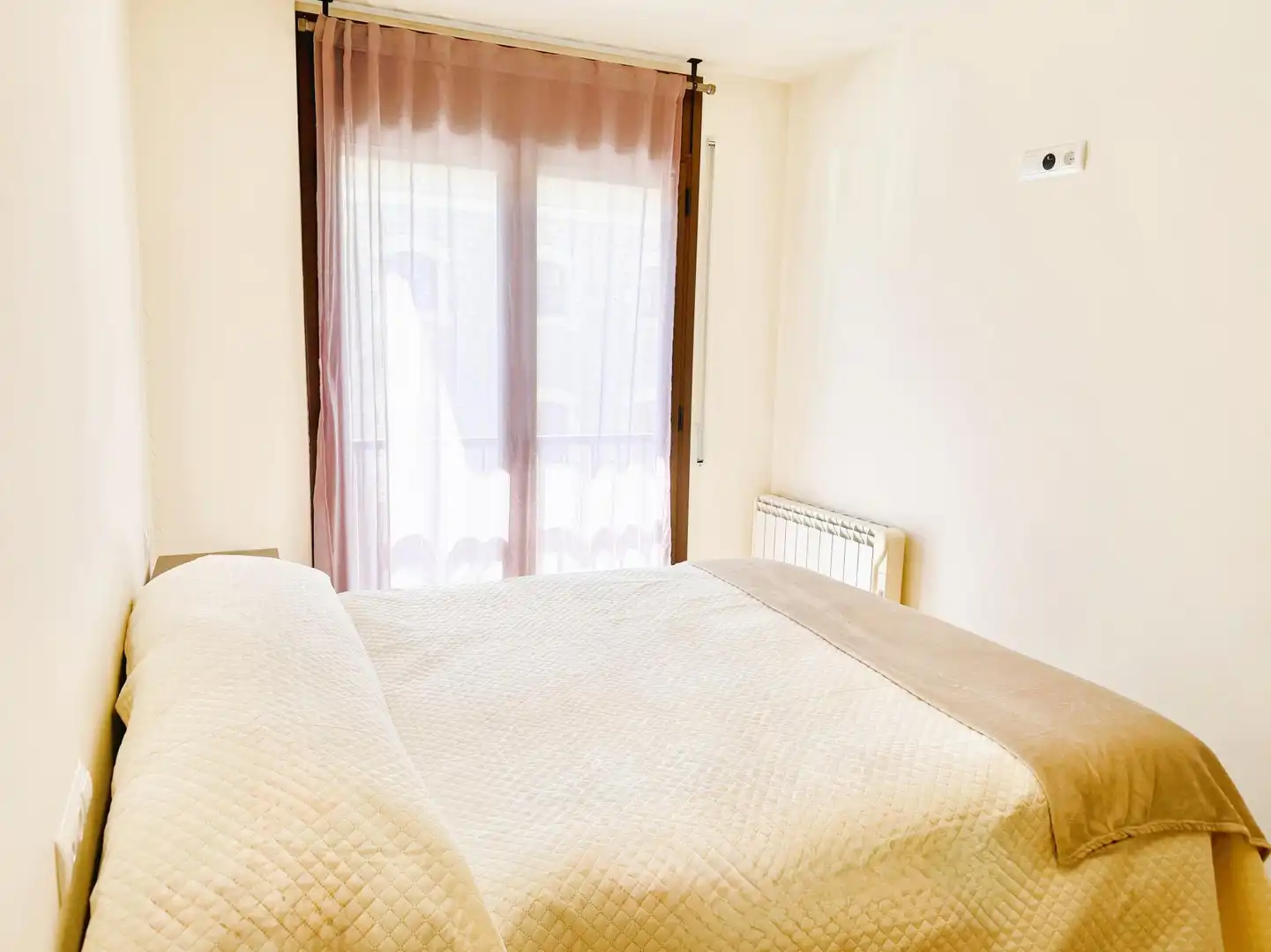 Schlafzimmer von Wohnung zum Verkauf in Guardiola de Berguedà mit Heizung und Ofen