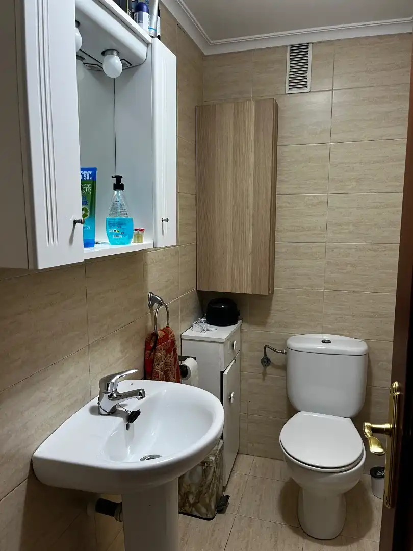 Baño de Casa adosada en venta en Torrelavega  con Calefacción, Terraza y Trastero